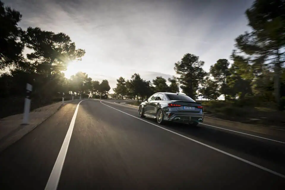 Audi RS3 competition limited in Heckansicht mit Carbon-Details (Bild: Audi)