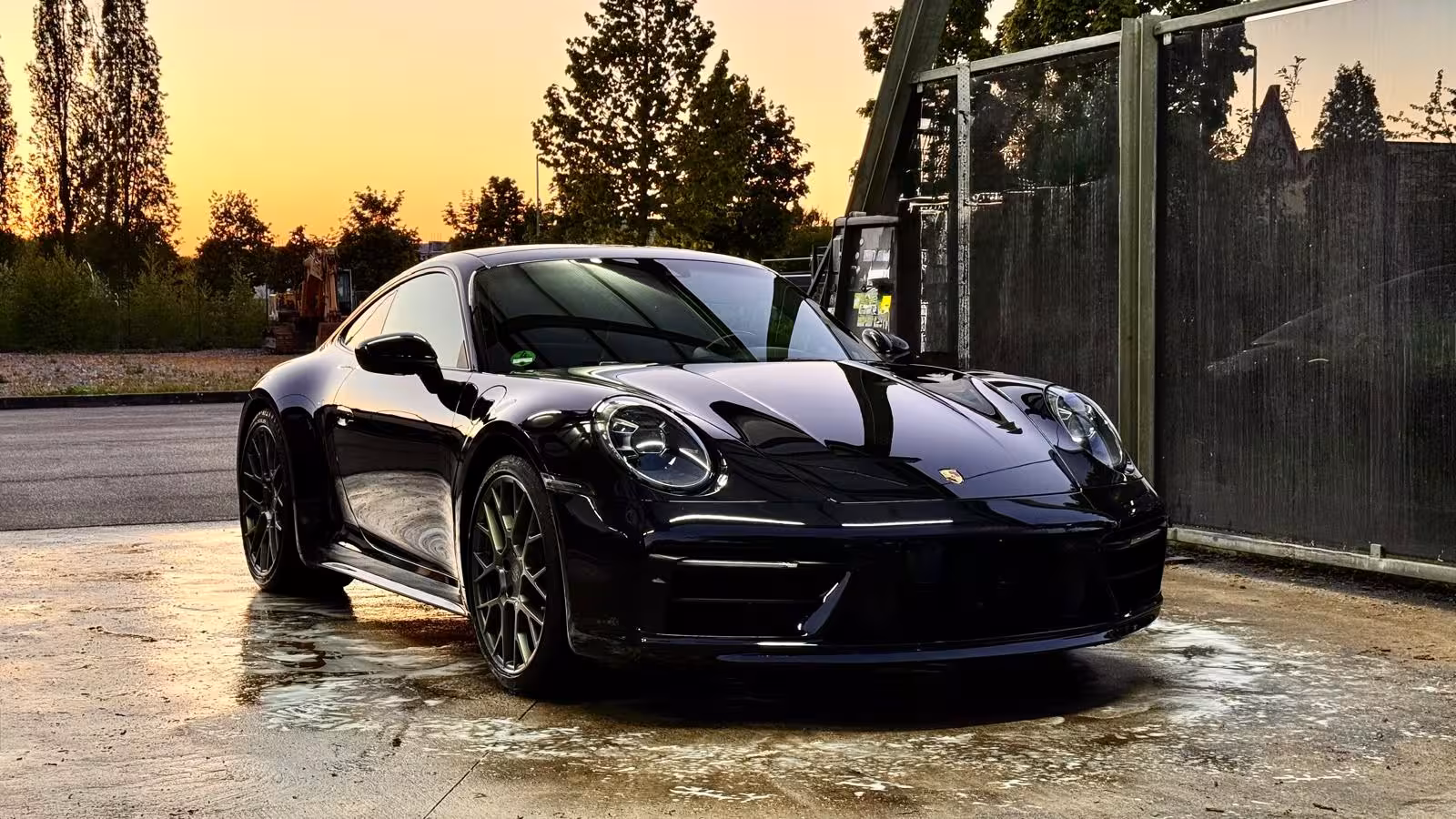 Porsche Carrera 4s Front left