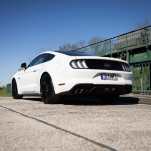 Heckansicht Seite vom Ford Mustang GT in Hamburg